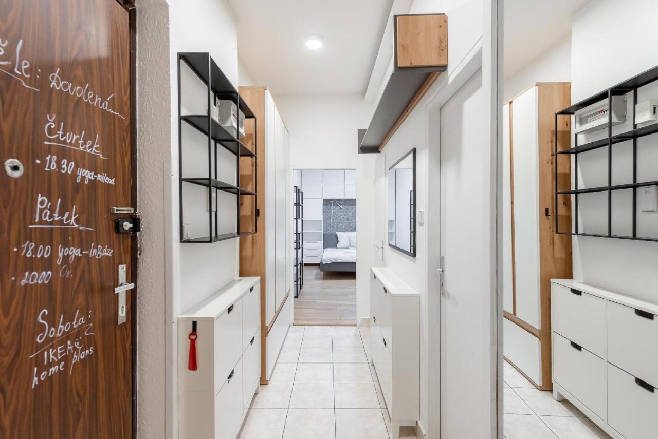 Lotus Apartment Прага Экстерьер фото