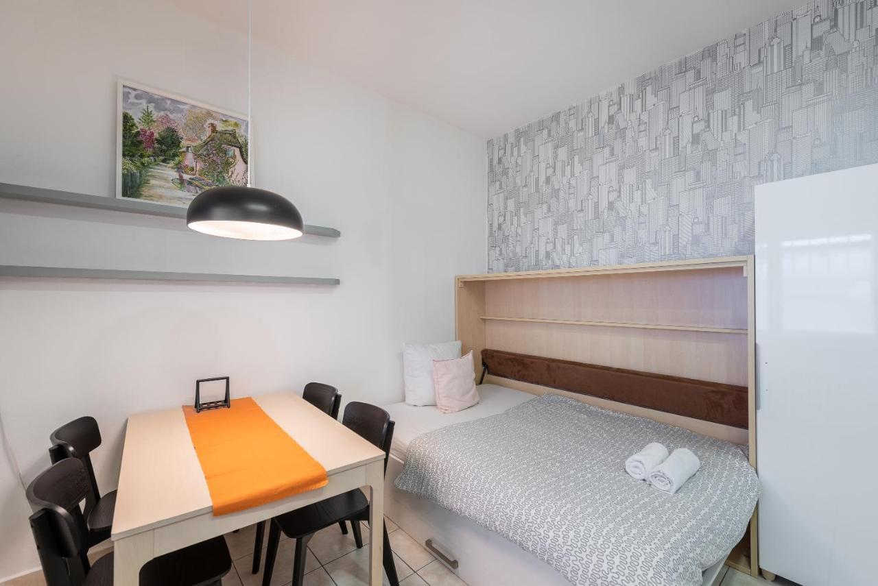 Lotus Apartment Прага Экстерьер фото