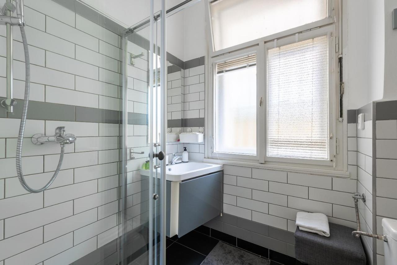 Lotus Apartment Прага Экстерьер фото