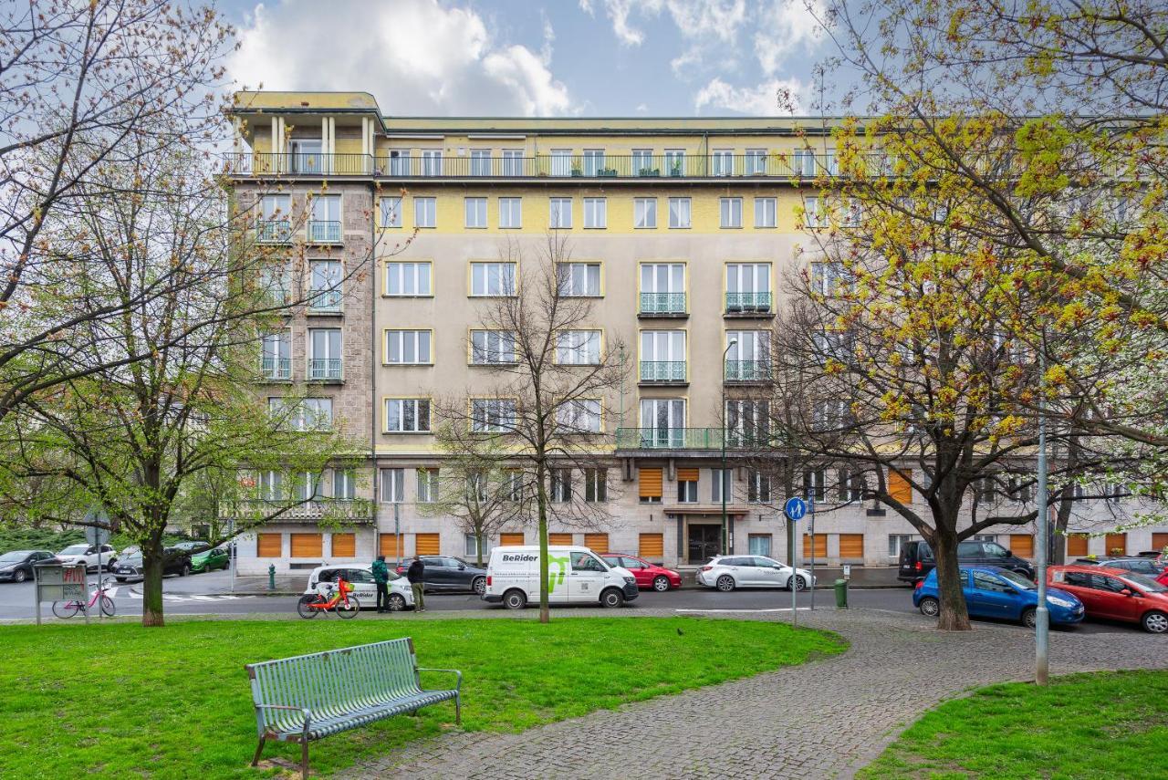 Lotus Apartment Прага Экстерьер фото