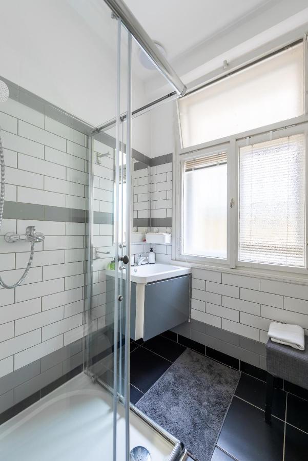 Lotus Apartment Прага Экстерьер фото