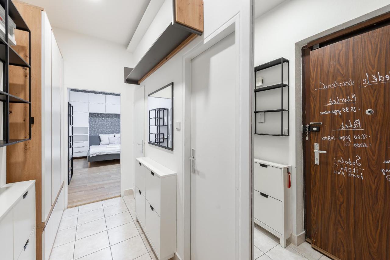 Lotus Apartment Прага Экстерьер фото