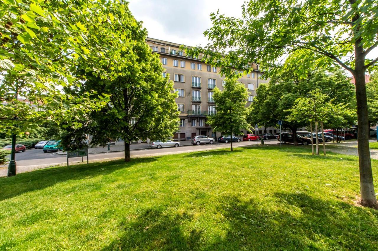 Lotus Apartment Прага Экстерьер фото